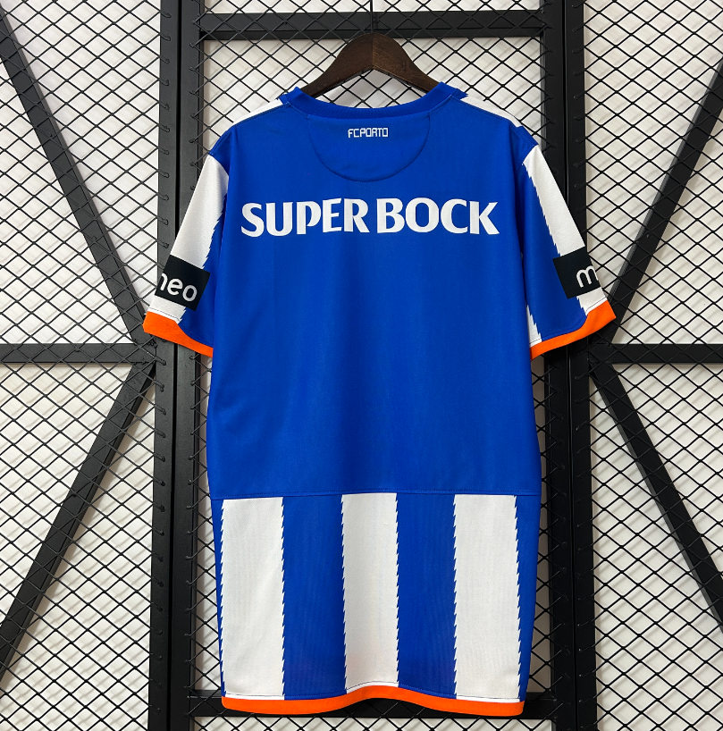 10-11 Porto home