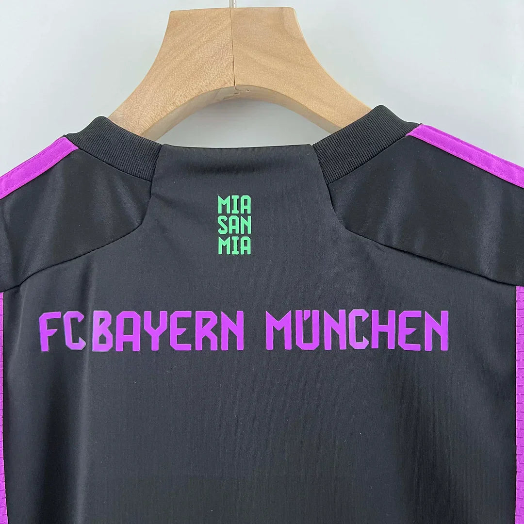 2023/204 FC Bayern Munich away Set Kids Size : Thaï Quality - Pro Soccer Jersey