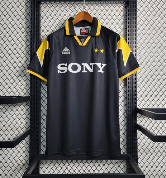 95-97 Juventus away