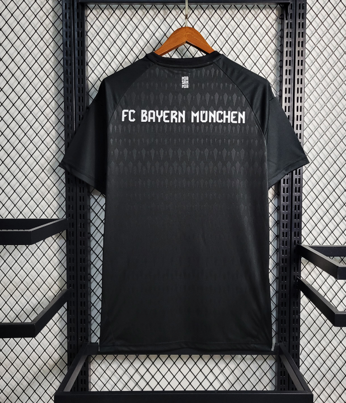 23-24 Bayern Munich goalkeeper