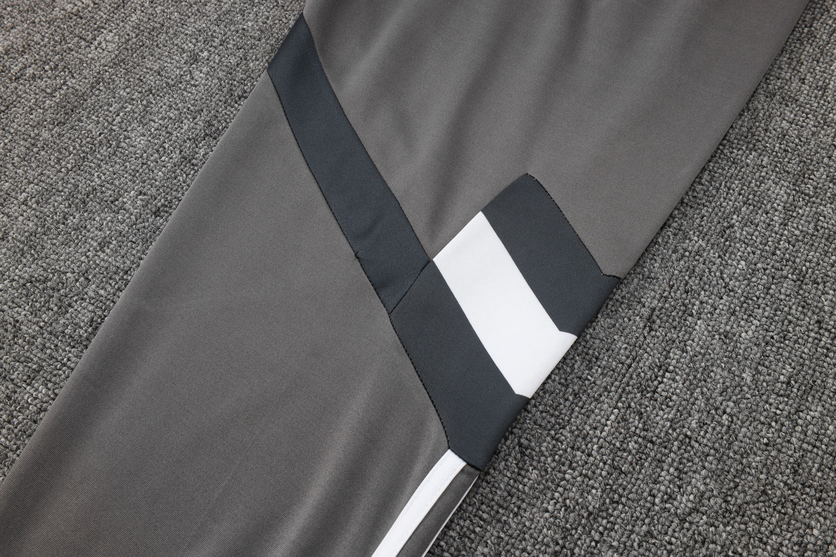 Real Madrid Fully Gray Tracksuit 24/25 - Pro Soccer Jersey