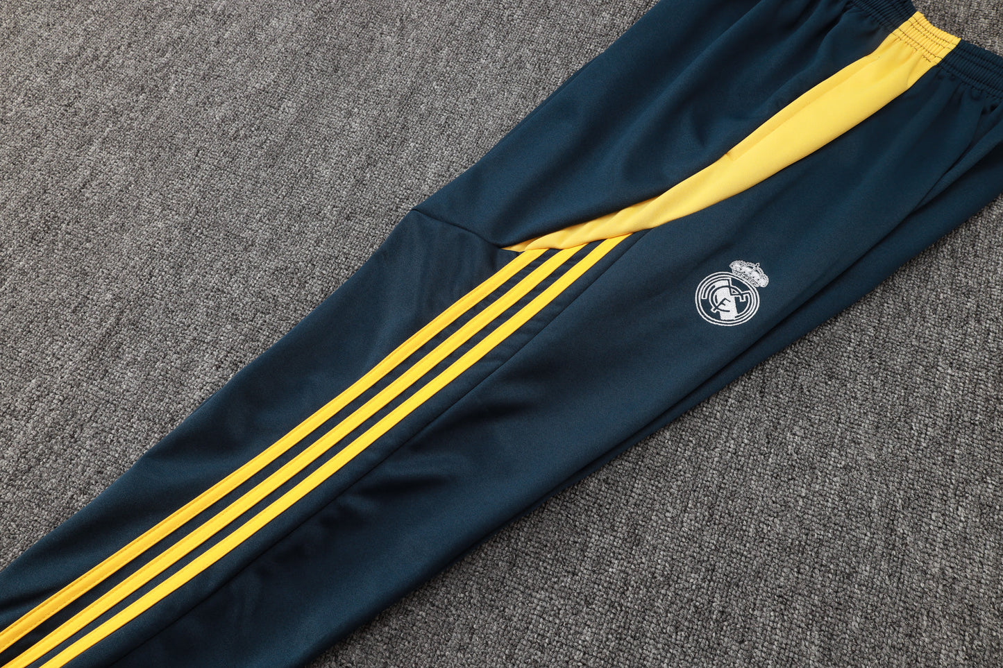 Real Madrid Tracksuit 24/25 Hoodie Version - Pro Soccer Jersey