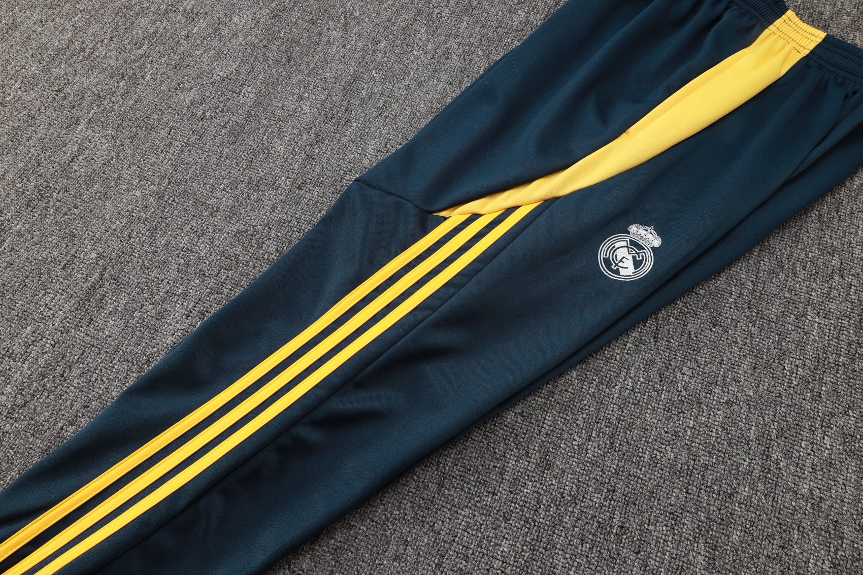 Real Madrid Tracksuit 24/25 Hoodie Version - Pro Soccer Jersey