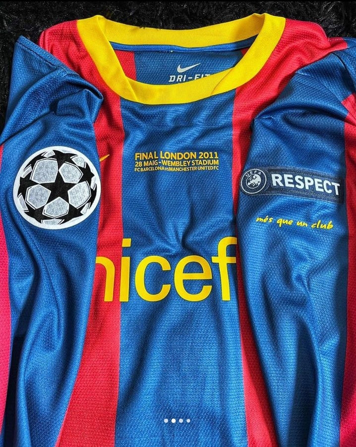 2010/2011 FC Barcelona Retro Home shirt Long Sleeves : Thaï Quality - Pro Soccer Jersey