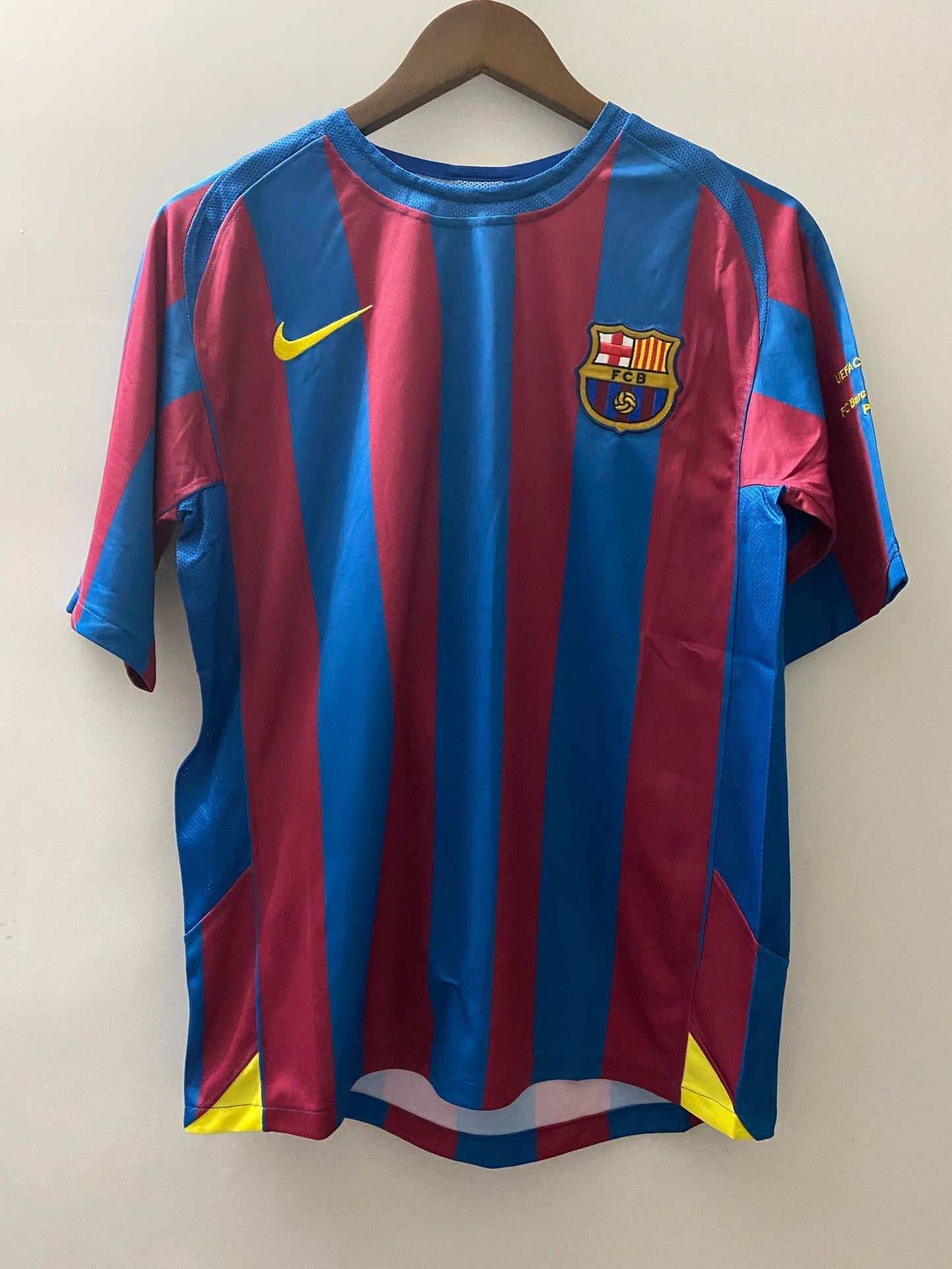 2005/2006 FC Barcelona Retro Home shirt : Thaï Quality