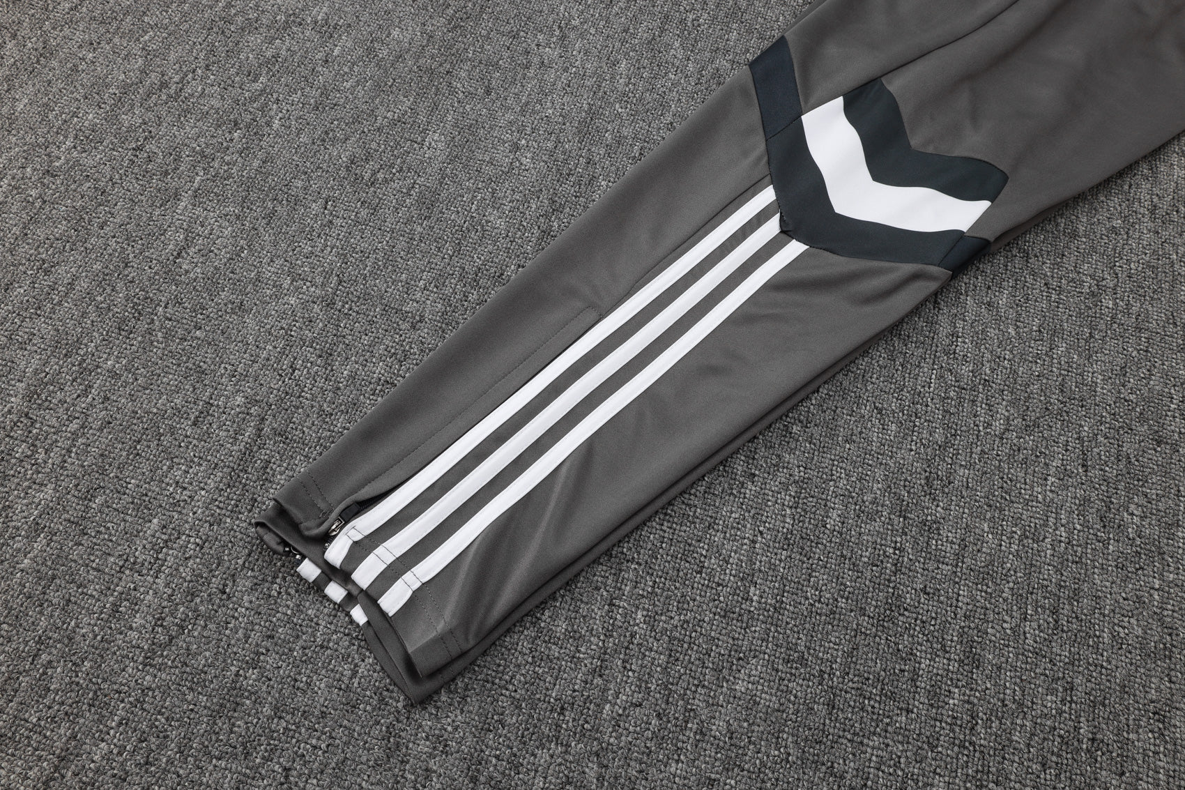 Real Madrid Fully Gray Tracksuit 24/25 - Pro Soccer Jersey