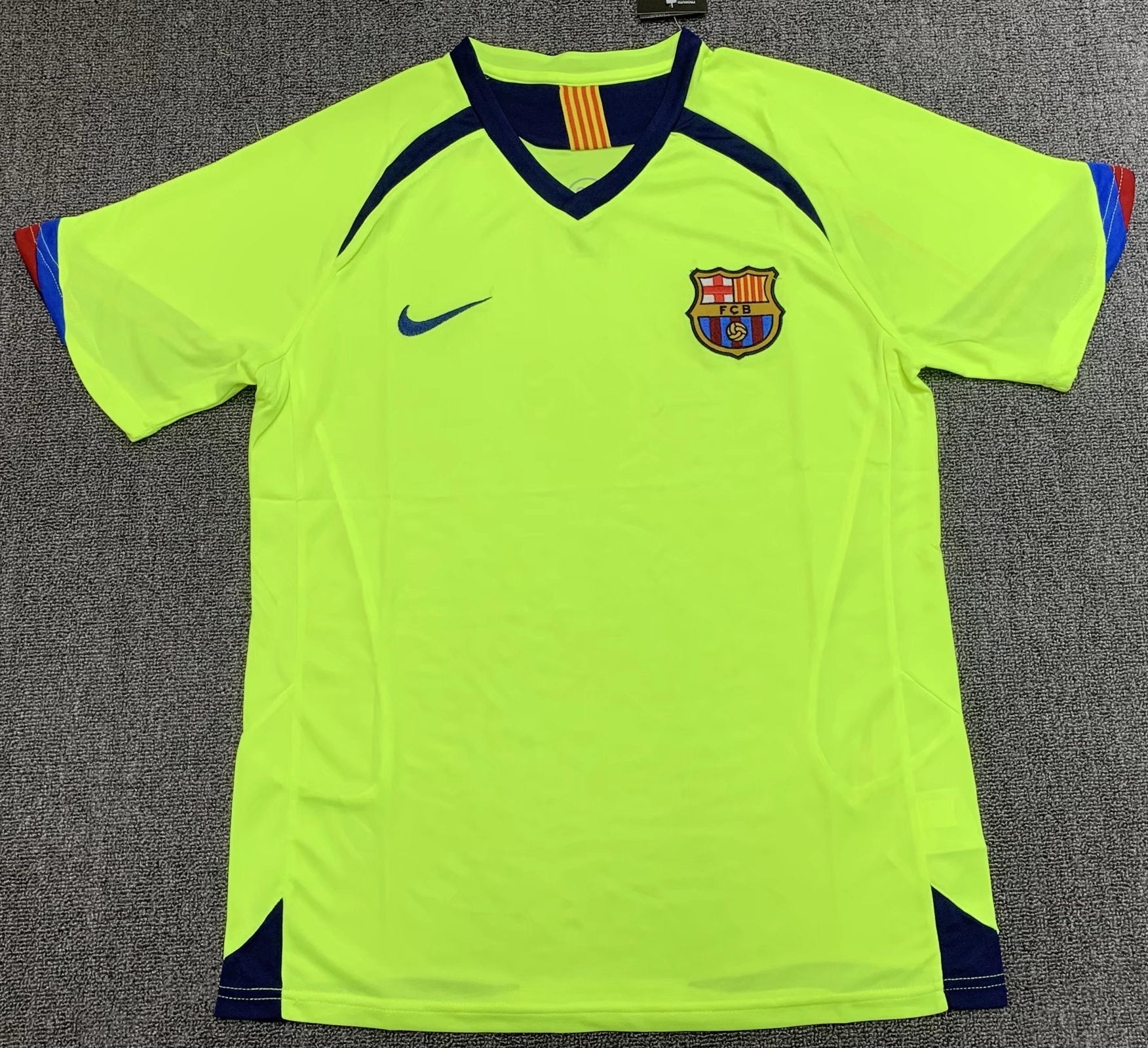 2005/2006 FC Barcelona Retro Away shirt : Thaï Quality - Pro Soccer Jersey
