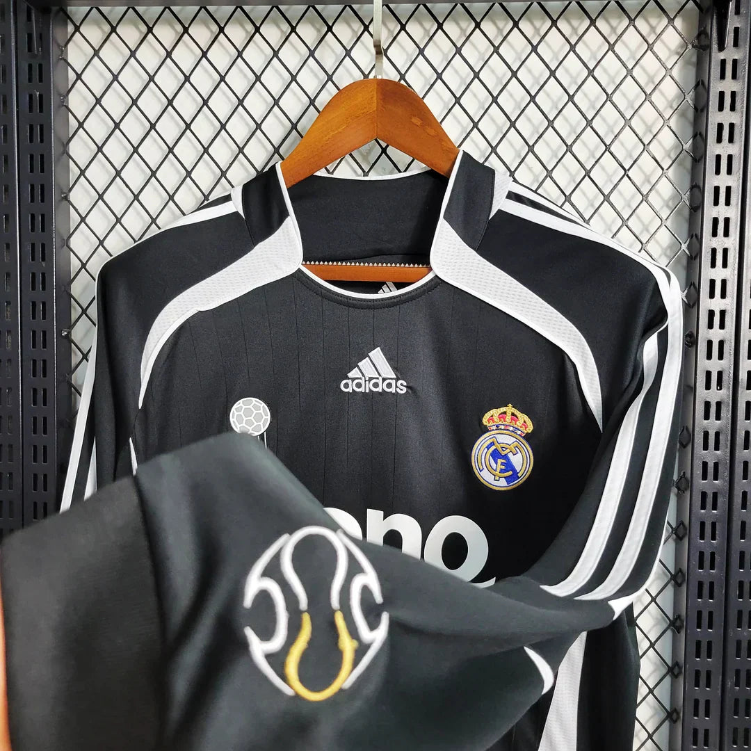 2006/2007 FC Real Madrid Retro away shirt Long Sleeves : Thaï Quality - Pro Soccer Jersey